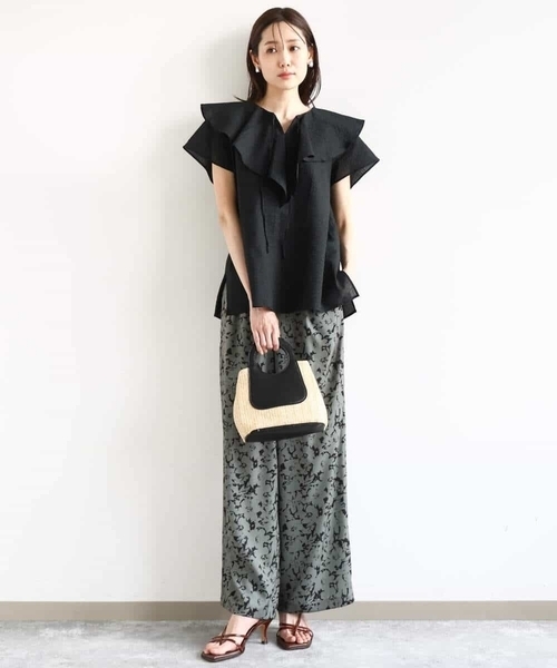 MK MICHEL KLEIN(エムケーミッシェルクラン)の「フラワー柄ワイドパンツ/洗える(その他パンツ・レディース・ブラック/カーキ・38)」の4枚目の写真
