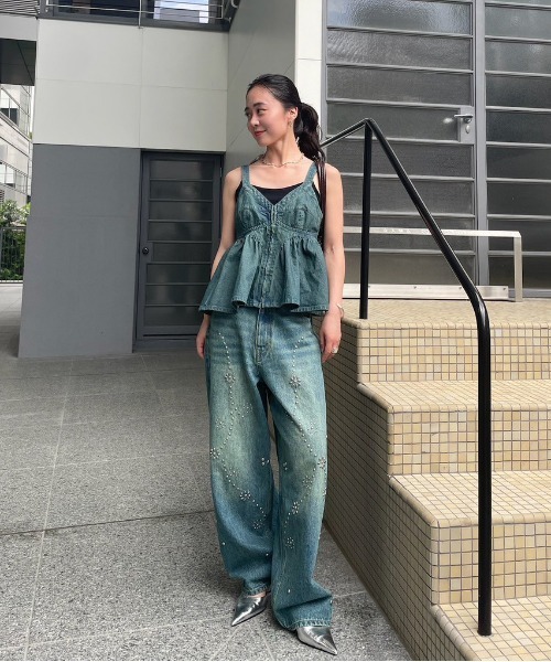 STUDS DETAIL STRAIGHT DENIM PANTS（デニムパンツ）｜Ameri