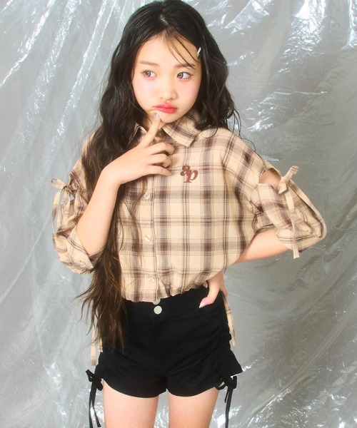 ANAP GｉRL（アナップガール）の「肩リボン シアー デザイン シャツ【キッズお揃い】（シャツ/ブラウス・キッズ・ホワイト/スミクロ/ラベンダー/ベージュ/ブラック×ホワイト・M/S/XS）」の4枚目の写真