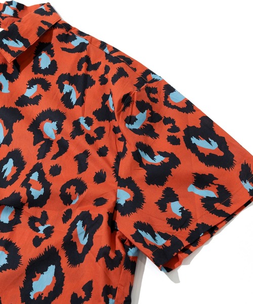 Revo.（レボ）の「Revo./レヴォ　ペイント レオパードパターン SSシャツ（シャツ/ブラウス・メンズ・レッド/パープル/ホワイト・LARGE/MEDIUM）」の5枚目の写真