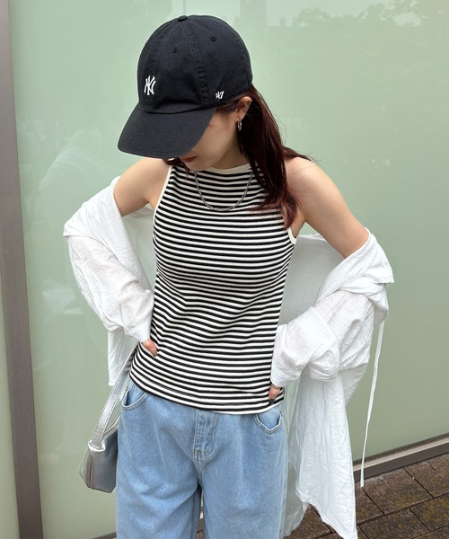 ISOOK(アイスー)の「【ISOOK / アイスー】ボートネックボーダータンクトップ / リブタンクトップ リンガー ノースリーブ ボートネック スラッシュドネック ミドル丈 細ボーダー レッド ブラック 赤 黒 ZOZOTOWN限定(タンクトップ・レディース・ブラック/レッド・FREE)」の17枚目の写真