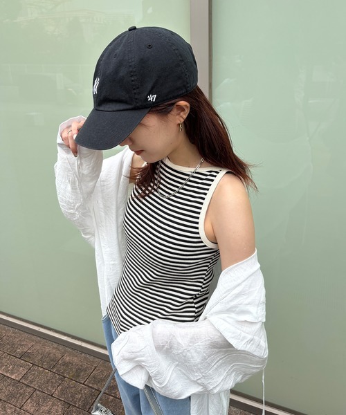 ISOOK(アイスー)の「【ISOOK / アイスー】ボートネックボーダータンクトップ / リブタンクトップ リンガー ノースリーブ ボートネック スラッシュドネック ミドル丈 細ボーダー レッド ブラック 赤 黒 ZOZOTOWN限定(タンクトップ・レディース・ブラック/レッド・FREE)」の10枚目の写真