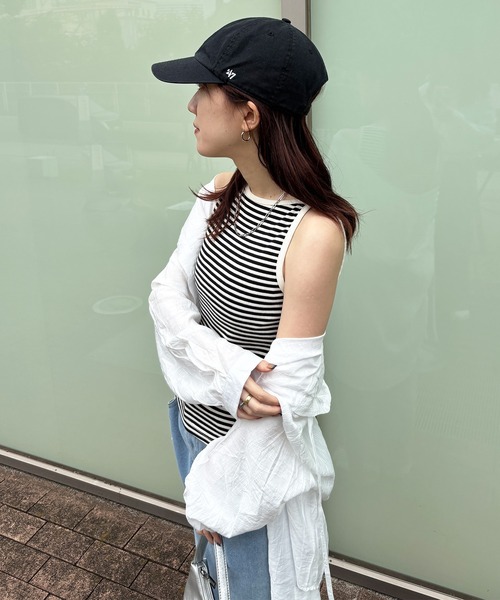 ISOOK(アイスー)の「【ISOOK / アイスー】ボートネックボーダータンクトップ / リブタンクトップ リンガー ノースリーブ ボートネック スラッシュドネック ミドル丈 細ボーダー レッド ブラック 赤 黒 ZOZOTOWN限定(タンクトップ・レディース・ブラック/レッド・FREE)」の16枚目の写真