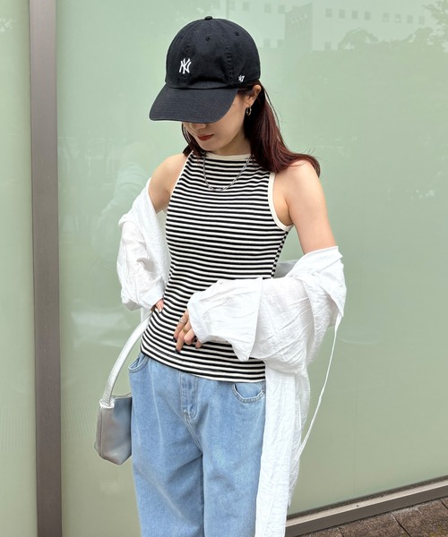 ISOOK(アイスー)の「【ISOOK / アイスー】ボートネックボーダータンクトップ / リブタンクトップ リンガー ノースリーブ ボートネック スラッシュドネック ミドル丈 細ボーダー レッド ブラック 赤 黒 ZOZOTOWN限定(タンクトップ・レディース・ブラック/レッド・FREE)」の19枚目の写真