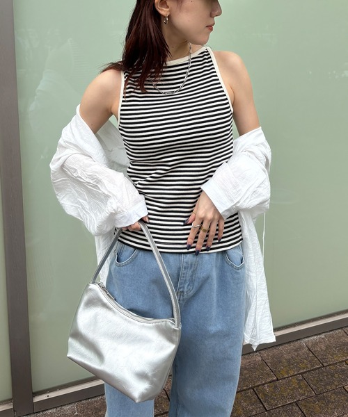 ISOOK(アイスー)の「【ISOOK / アイスー】ボートネックボーダータンクトップ / リブタンクトップ リンガー ノースリーブ ボートネック スラッシュドネック ミドル丈 細ボーダー レッド ブラック 赤 黒 ZOZOTOWN限定(タンクトップ・レディース・ブラック/レッド・FREE)」の11枚目の写真