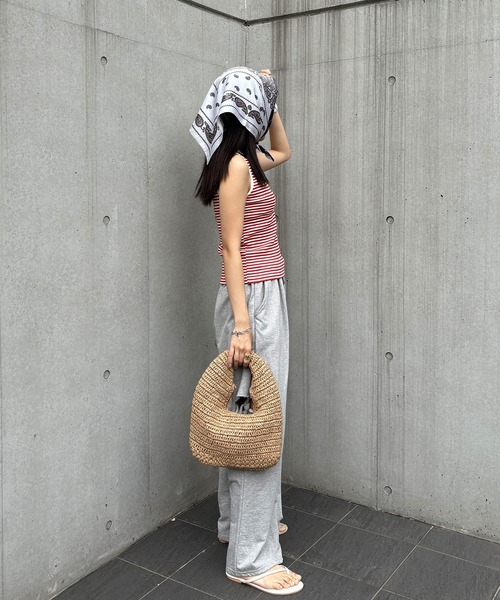 ISOOK(アイスー)の「【ISOOK / アイスー】ボートネックボーダータンクトップ / リブタンクトップ リンガー ノースリーブ ボートネック スラッシュドネック ミドル丈 細ボーダー レッド ブラック 赤 黒 ZOZOTOWN限定(タンクトップ・レディース・ブラック/レッド・FREE)」の14枚目の写真