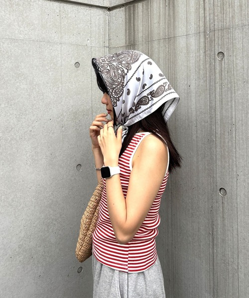 ISOOK(アイスー)の「【ISOOK / アイスー】ボートネックボーダータンクトップ / リブタンクトップ リンガー ノースリーブ ボートネック スラッシュドネック ミドル丈 細ボーダー レッド ブラック 赤 黒 ZOZOTOWN限定(タンクトップ・レディース・ブラック/レッド・FREE)」の5枚目の写真