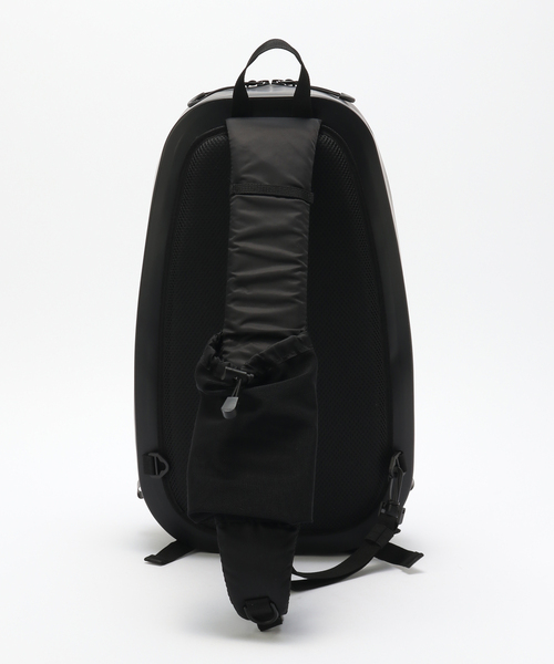 POLeR(ポーラー)の「【POLeR × TONEDTROUT】 StreamR Dry Sling 15L(ショルダーバッグ・メンズ・ブラック/オレンジ系その他・FREE)」の4枚目の写真