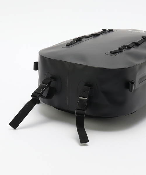 POLeR(ポーラー)の「【POLeR × TONEDTROUT】 StreamR Dry Sling 15L(ショルダーバッグ・メンズ・ブラック/オレンジ系その他・FREE)」の6枚目の写真