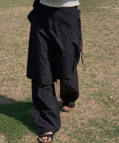 sorule(ソルレ)の「レイヤードラップパンツ(その他パンツ・レディース・ホワイト/ブラック・FREE)」の2枚目の写真