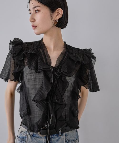 JEANASIS（ジーナシス）の「ウーブンシアーラッフルブラウス/574920（シャツ/ブラウス・レディース・ブラック/ライトベージュ/ホワイト・FREE）」の2枚目の写真