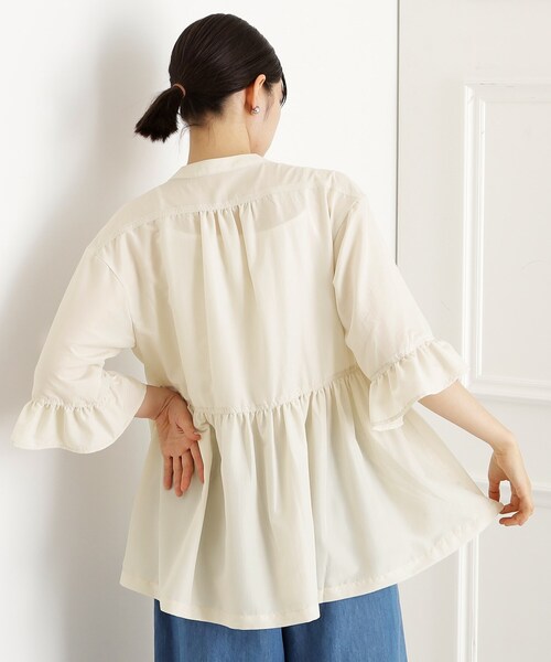 THE SHOP TK （ザ ショップ ティーケー ）の「フリルチュニックブラウス【洗濯機OK】（シャツ/ブラウス・レディース・ブルー/アイボリー/スミクロ・13/12）」の5枚目の写真