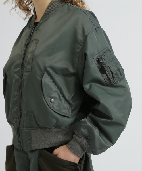 AVIREX（アヴィレックス）の「SHORT  LIGHT  MA-1/ショートMA-1（MA-1・レディース・オリーブ/ブラック/グレー・M/S）」の10枚目の写真