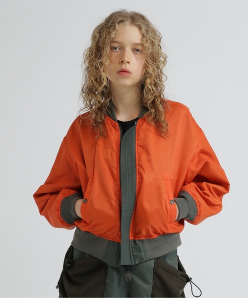 AVIREX（アヴィレックス）の「SHORT  LIGHT  MA-1/ショートMA-1（MA-1・レディース・オリーブ/ブラック/グレー・M/S）」の15枚目の写真