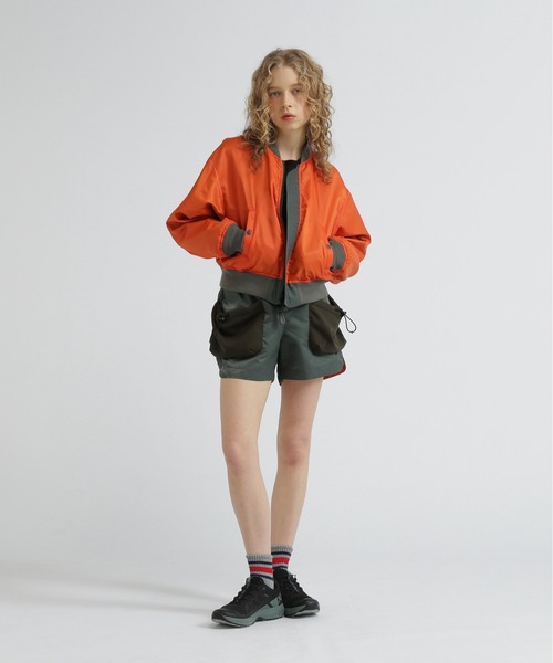 AVIREX（アヴィレックス）の「SHORT  LIGHT  MA-1/ショートMA-1（MA-1・レディース・オリーブ/ブラック/グレー・M/S）」の17枚目の写真