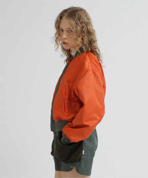 AVIREX（アヴィレックス）の「SHORT  LIGHT  MA-1/ショートMA-1（MA-1・レディース・オリーブ/ブラック/グレー・M/S）」の19枚目の写真