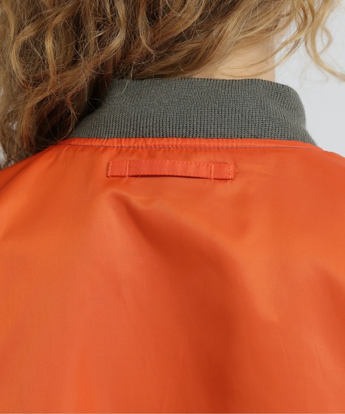 AVIREX（アヴィレックス）の「SHORT  LIGHT  MA-1/ショートMA-1（MA-1・レディース・オリーブ/ブラック/グレー・M/S）」の22枚目の写真