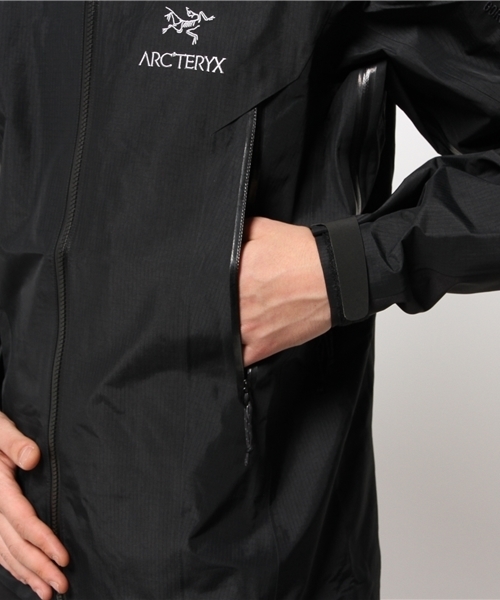ARC'TERYX（アークテリクス）の「ARC'TERYX Beta AR Jacket（ナイロンジャケット・メンズ・ブラック・SMALL）」の6枚目の写真