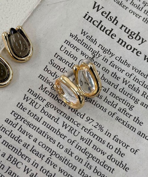 fredy emue(フレディエミュ)の「ドロップチューリップピアス(ピアス(両耳用)・レディース・クリア/ベージュ/ライトブルー・FREE)」の6枚目の写真