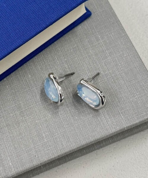 fredy emue(フレディエミュ)の「ドロップチューリップピアス(ピアス(両耳用)・レディース・クリア/ベージュ/ライトブルー・FREE)」の8枚目の写真