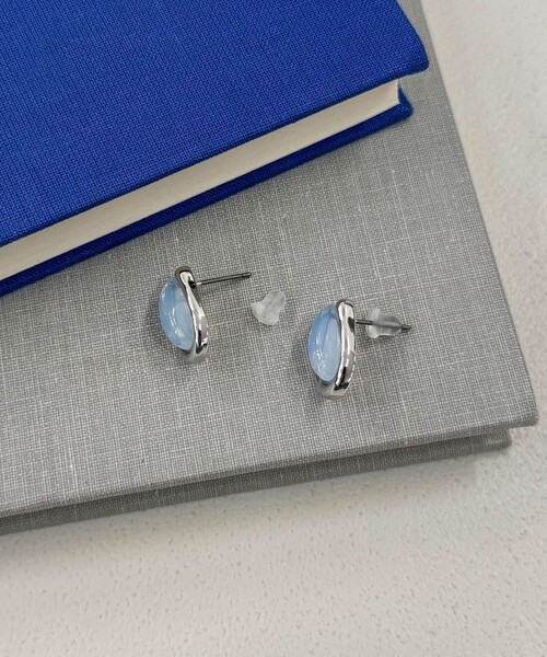fredy emue(フレディエミュ)の「ドロップチューリップピアス(ピアス(両耳用)・レディース・クリア/ベージュ/ライトブルー・FREE)」の7枚目の写真