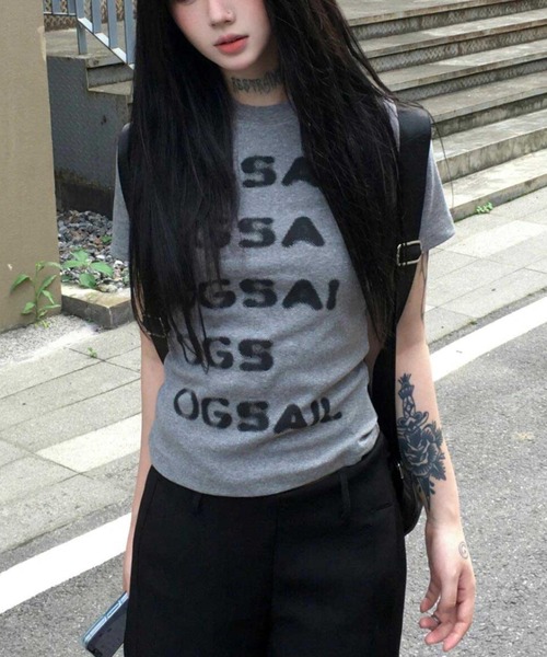 Vipoa(ヴィポア)の「lettering slim tee(Tシャツ/カットソー・レディース・グレー・FREE)」の2枚目の写真