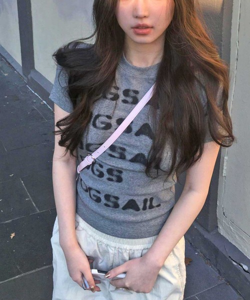 Vipoa(ヴィポア)の「lettering slim tee(Tシャツ/カットソー・レディース・グレー・FREE)」の6枚目の写真