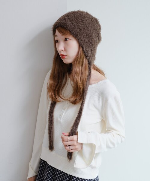 Kastane(カスタネ)の「ファーリボンビーニー(ニットキャップ/ビーニー・レディース・アイボリー/グレー/ブラウン・FREE)」の1枚目の写真