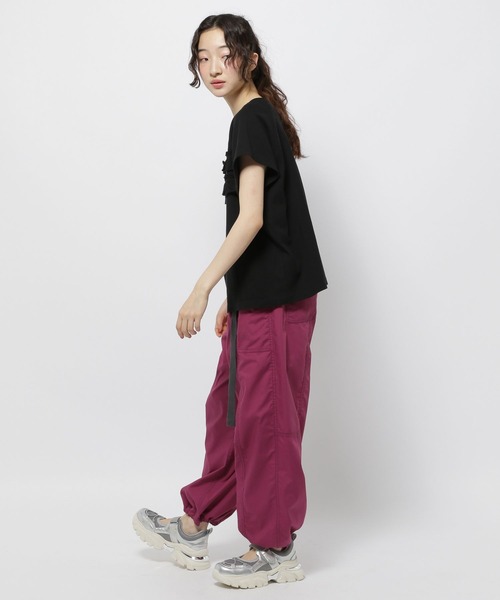 niko and...(ニコアンド)の「フリル加工フレンチTシャツ(Tシャツ/カットソー・レディース・ブラック/ネイビー/ライトグレー・FREE)」の7枚目の写真