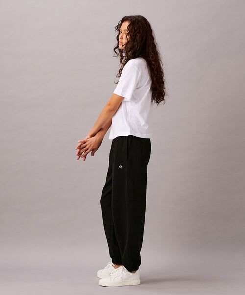 Calvin Klein（カルバン・クライン）の「アーカイブロゴスウェットジョガーパンツ（スウェットパンツ・レディース・ブラック・M/XS/S）」の4枚目の写真