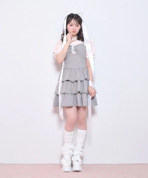 Honey Cinnamon(ハニーシナモン)の「リボンロゴチャーム3段フリルジャンスカ(ジャンパースカート・レディース・グレー/ブラック・FREE)」の6枚目の写真