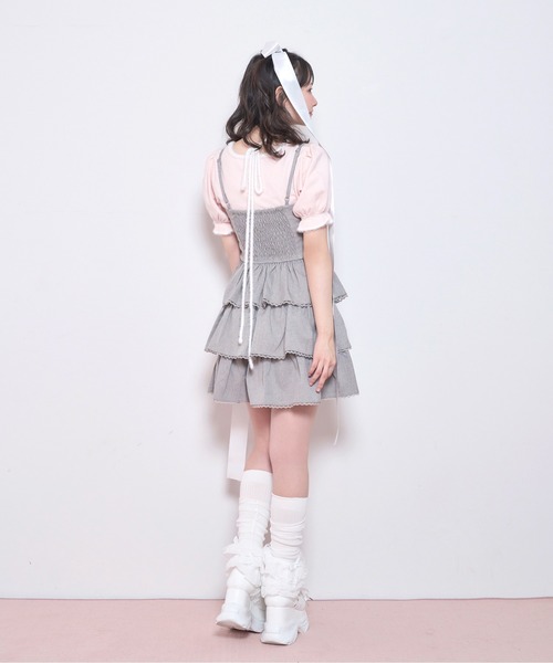 Honey Cinnamon(ハニーシナモン)の「リボンロゴチャーム3段フリルジャンスカ(ジャンパースカート・レディース・グレー/ブラック・FREE)」の7枚目の写真
