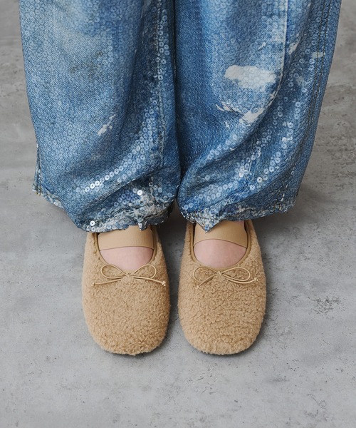 CHARLES & KEITH（チャールズ & キース）の「Nancy ナンシー ボウバレエミュール（スリッポン・レディース・ピンク/ブラウン・24.5cm/23.5cm/23cm）」の2枚目の写真