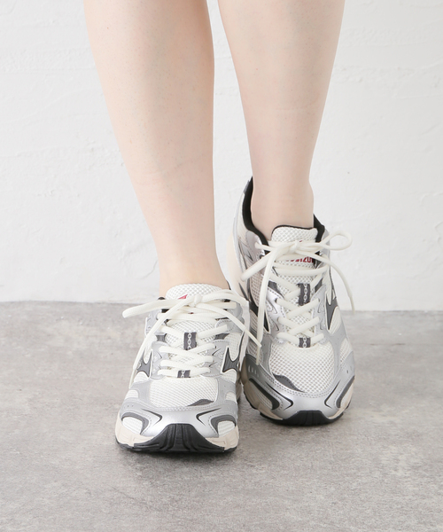 IENA(イエナ)の「MIZUNO/ミズノ MXR スニーカー D1GA2451(スニーカー・レディース・ホワイト/チャコールグレー・23cm/23.5cm/24cm/24.5cm/25cm)」の11枚目の写真