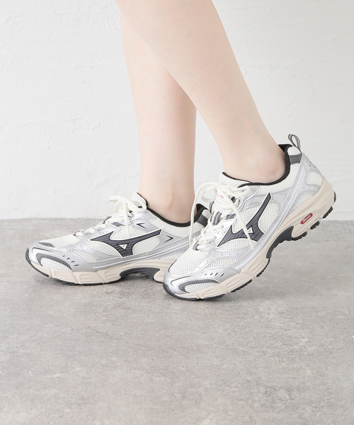 IENA(イエナ)の「MIZUNO/ミズノ MXR スニーカー D1GA2451(スニーカー・レディース・ホワイト/チャコールグレー・23cm/23.5cm/24cm/24.5cm/25cm)」の12枚目の写真