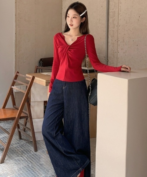 gossip！ロサンゼルス（ゴシップロサンゼルス）の「【Y2Kガーリー】ツイストギャザーオフショルダーロングスリーブTシャツ（Tシャツ/カットソー・レディース・レッド/ホワイト/ブラック・FREE）」の13枚目の写真