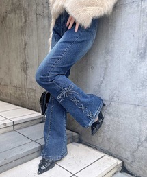 INGNI（イング）の「【WEB限定】サイドレースアップ＆センターシームフレアデニムパンツ（デニムパンツ）」