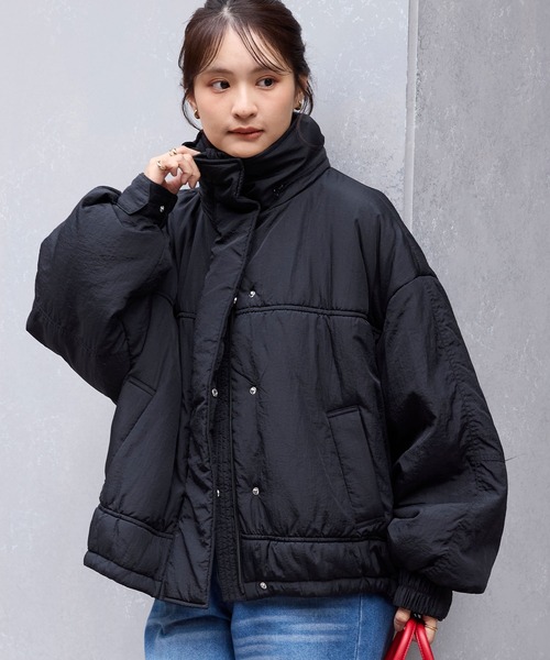 MONO-MART(モノマート)の「<撥水>2WAYドロストボリュームスリーブ 撥水ショート丈中綿モンスターブルゾン(ダウンジャケット/コート・レディース・アイボリー/ブラック/グレイッシュブルー/ライトカーキ・FREE)」の7枚目の写真