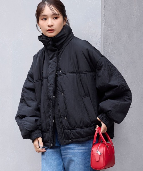 MONO-MART(モノマート)の「<撥水>2WAYドロストボリュームスリーブ 撥水ショート丈中綿モンスターブルゾン(ダウンジャケット/コート・レディース・アイボリー/ブラック/グレイッシュブルー/ライトカーキ・FREE)」の9枚目の写真