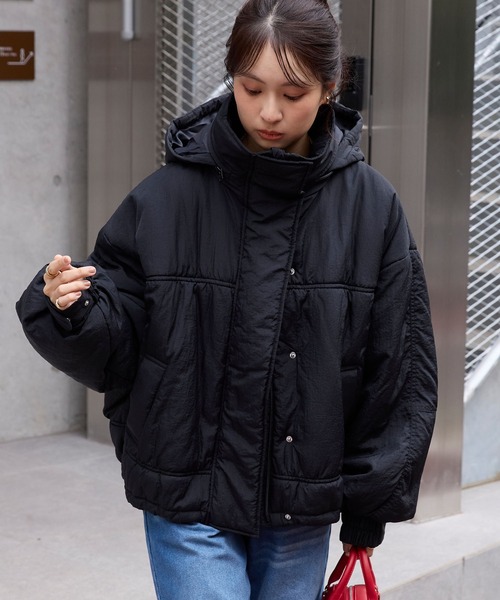 MONO-MART(モノマート)の「<撥水>2WAYドロストボリュームスリーブ 撥水ショート丈中綿モンスターブルゾン(ダウンジャケット/コート・レディース・アイボリー/ブラック/グレイッシュブルー/ライトカーキ・FREE)」の10枚目の写真