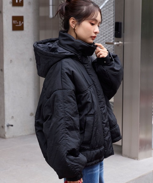 MONO-MART(モノマート)の「<撥水>2WAYドロストボリュームスリーブ 撥水ショート丈中綿モンスターブルゾン(ダウンジャケット/コート・レディース・アイボリー/ブラック/グレイッシュブルー/ライトカーキ・FREE)」の12枚目の写真