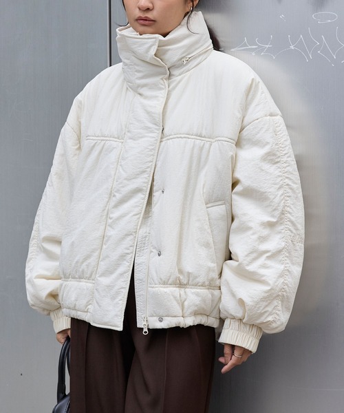 MONO-MART(モノマート)の「<撥水>2WAYドロストボリュームスリーブ 撥水ショート丈中綿モンスターブルゾン(ダウンジャケット/コート・レディース・アイボリー/ブラック/グレイッシュブルー/ライトカーキ・FREE)」の18枚目の写真