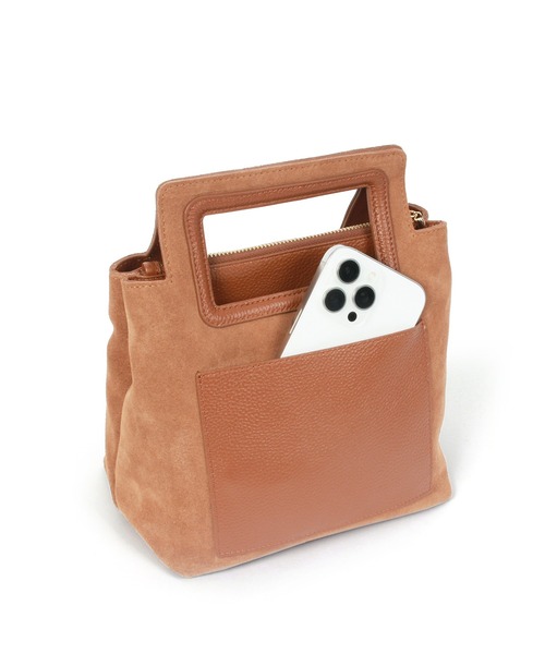 Beau're(ヴュレ)の「BEAURE くり手ハンドル スエード スクエア Bag(ショルダーバッグ・レディース・ネイビー/キャメル・FREE)」の22枚目の写真