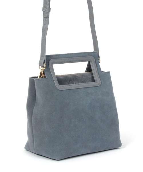 Beau're(ヴュレ)の「BEAURE くり手ハンドル スエード スクエア Bag(ショルダーバッグ・レディース・ネイビー/キャメル・FREE)」の16枚目の写真
