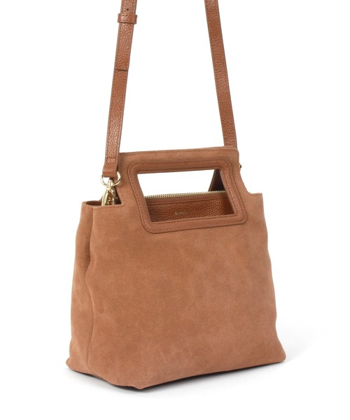 Beau're(ヴュレ)の「BEAURE くり手ハンドル スエード スクエア Bag(ショルダーバッグ・レディース・ネイビー/キャメル・FREE)」の17枚目の写真