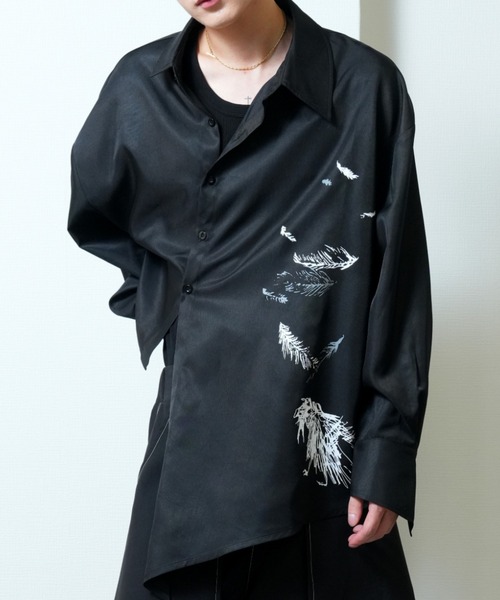 Ruze(ルゼ)の「Asymmetry crow printed shirt / アシンメトリー クロウプリント シャツ(シャツ/ブラウス・メンズ・ブラック・FREE)」の1枚目の写真