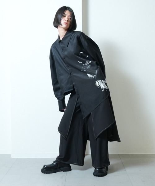 Ruze(ルゼ)の「Asymmetry crow printed shirt / アシンメトリー クロウプリント シャツ(シャツ/ブラウス・メンズ・ブラック・FREE)」の2枚目の写真