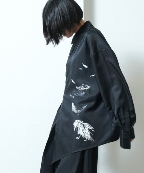 Ruze(ルゼ)の「Asymmetry crow printed shirt / アシンメトリー クロウプリント シャツ(シャツ/ブラウス・メンズ・ブラック・FREE)」の11枚目の写真