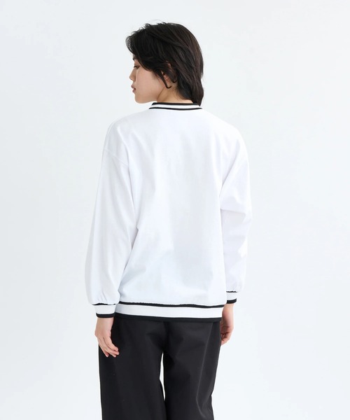 RVCA(ルーカ)の「RVCA レディース HILLS V-NECK SWEAT S トレーナー 【2025年秋冬モデル】/ルーカロゴワンポイントVネックスウェットトレーナー(スウェット・レディース・ブラック/ホワイト・MEDIUM)」の3枚目の写真