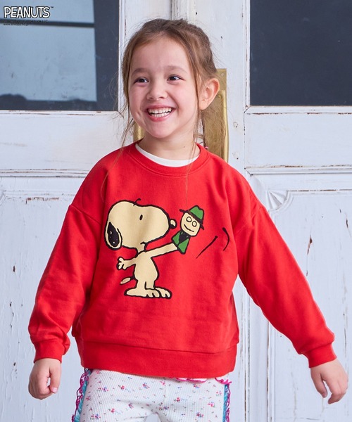 MARKEY'S(マーキーズ)の「【PEANUTS】スヌーピー トレーナー(スウェット・キッズ・レッド/オフホワイト/イエロー/チャコール・110/100/90/80/150/140/130/120)」の4枚目の写真